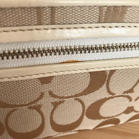 Large Coach wristlet - Picture 9 of 11